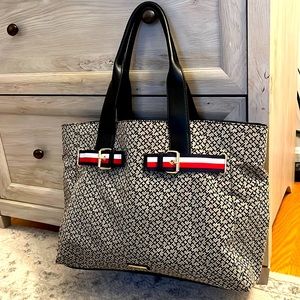 Tommy Hilfiger Black/White Tote!